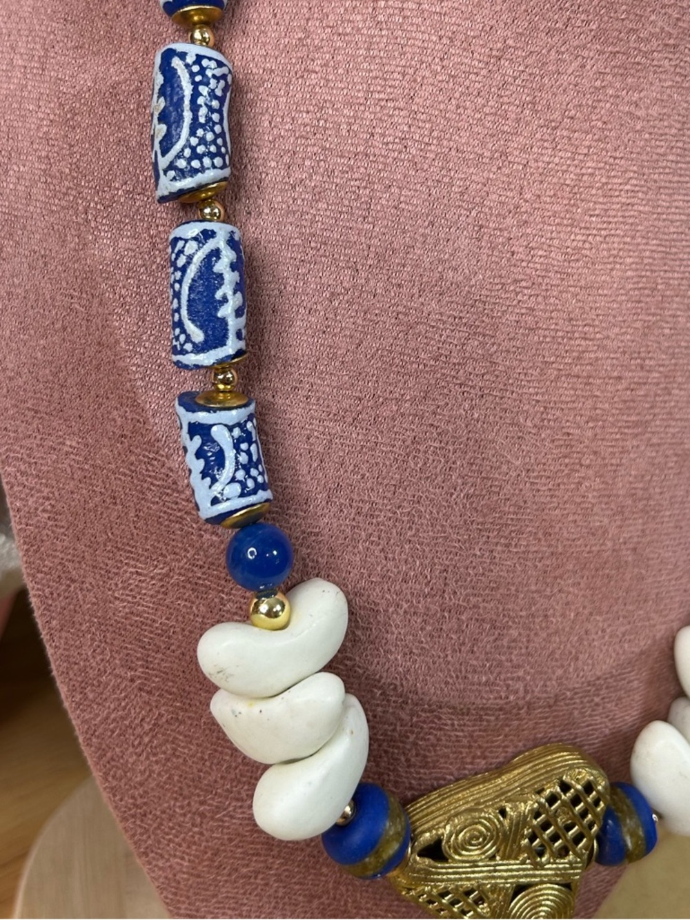 Beautiful Vintage African Trade Bead Necklace - Picture 4 of 8
